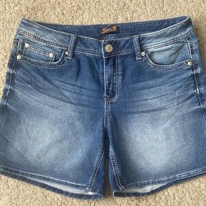 Size 12 women’s jean shorts. ☀️